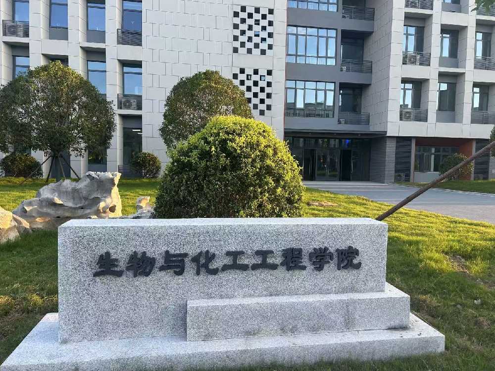 昭化区扬州职业大学体育场高杆灯项目
